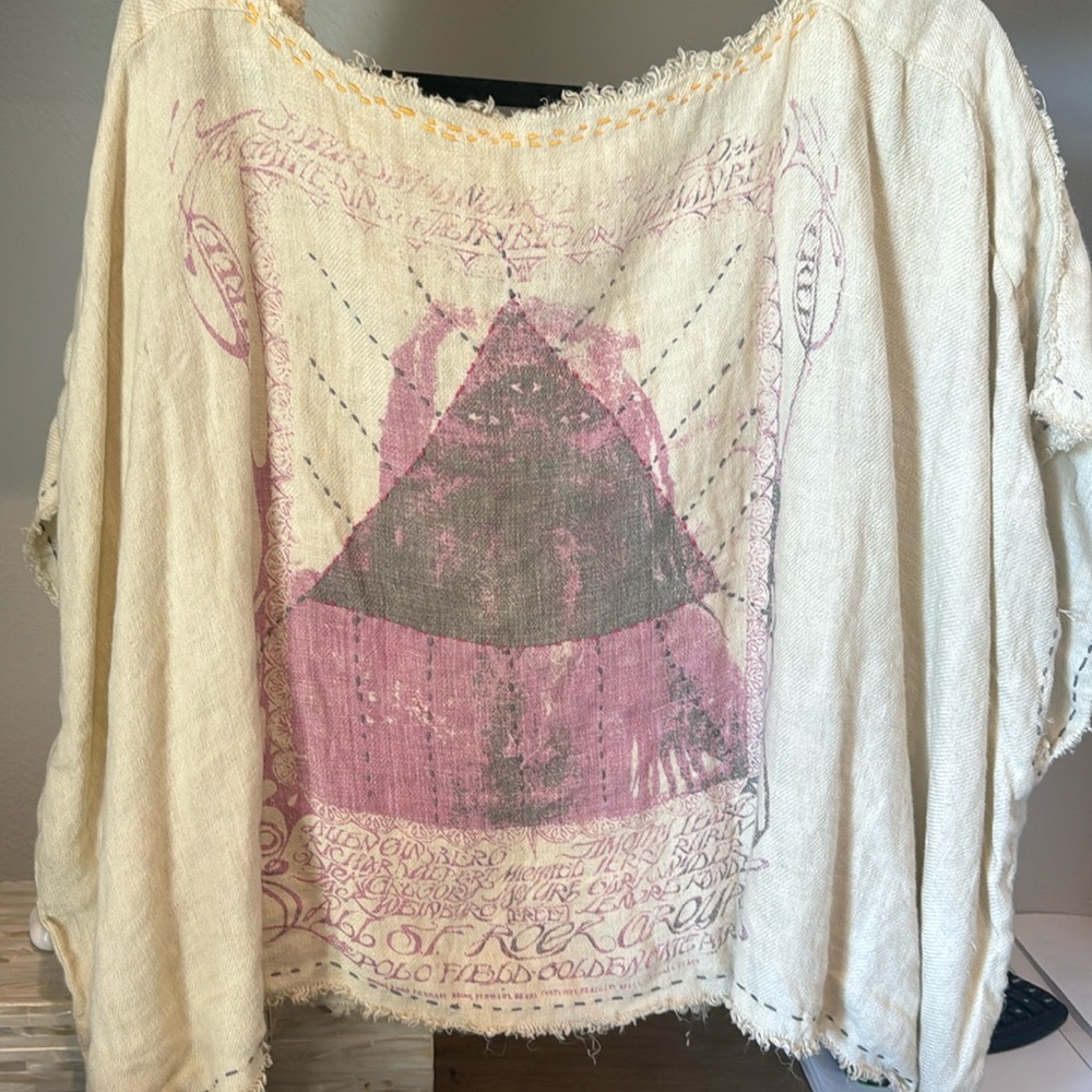 Off white one size fits all Magnolia Pearl shirt